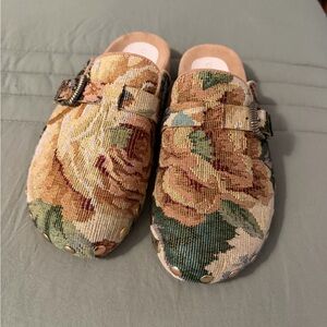 Floral Tapestry Women's Clogs